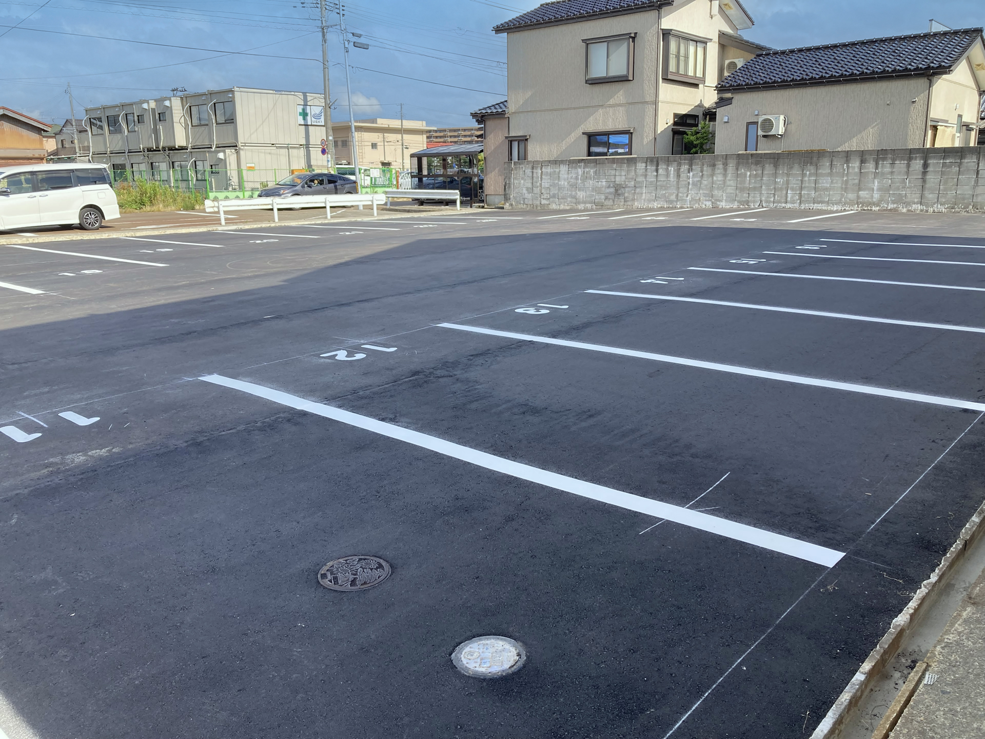 東三条駅前通り駐車場